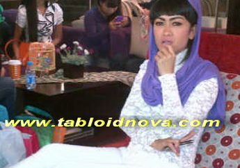Julia Perez Lebaran Ditemani Gaston Castano