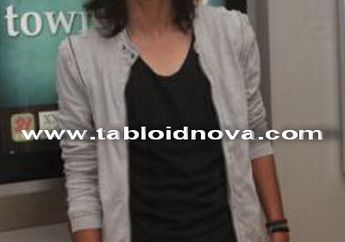 Soal Foto Mesra, Adipati Dolken Tak Ingin Ceroboh Lagi