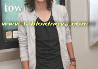 Adipati Dolken Angkat Bicara Soal Foto-foto Mesranya