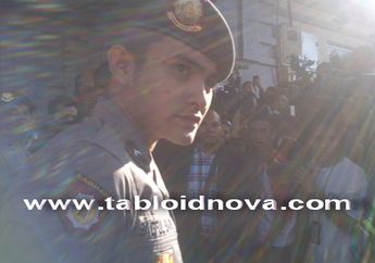 Polisi Ganteng Itu Amankan Kebebasan Ariel