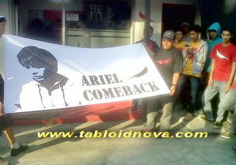 Ariel Disambut Fans di Depan Rutan