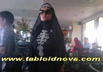 Julia Perez Putus Dengan Ustadz