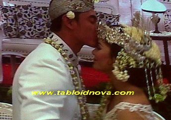 Zumi Zola dan Sherrin Tania Berangkat Umrah