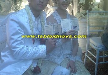 Naga Lyla Kesulitan Pakai Cincin Kawin