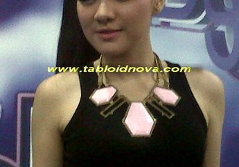 Vicky Shu Tak Pernah Lepas Dari High Heels