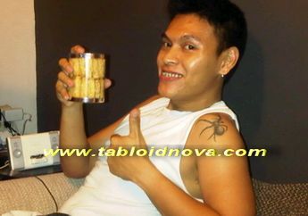 Hudson Sibuk Jualan Kue Lebaran