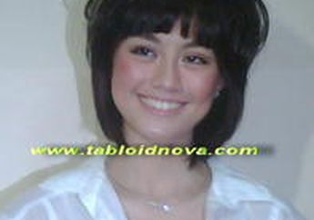 Agnes Monica Menderita Sakit Punggung