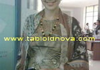 Ayu Azhari Banggakan Kulitnya