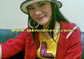 Astrid Tiar Dukung Gelar Raja SBY