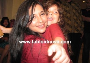 Ayu Azhari Menyesal Lahirkan Anak-anaknya