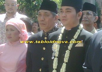 Indra Bekti Serahkan 10 Dinar Emas