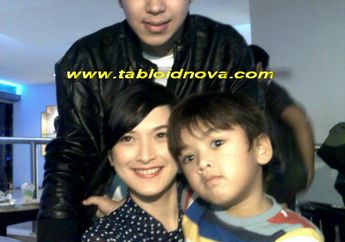 Andhara Early & Bugi Ramadhan Saling Menikmati