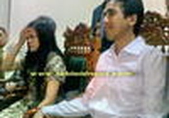 Anna Marissa Menangis Usai Sidang