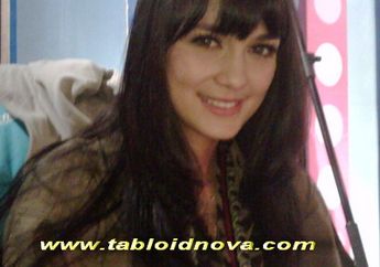 Luna Maya Malas Foto Prewedding