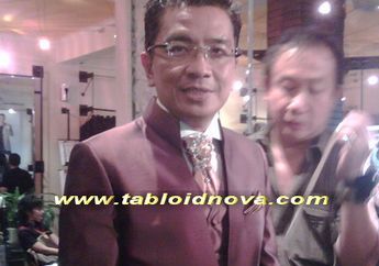Helmi Yahya Fitting Baju Pengantin