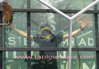 Aksi Nekat Limbad Bikin Istri Khawatir