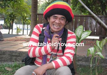 Kagum, Mbah Surip Pilih Manohara