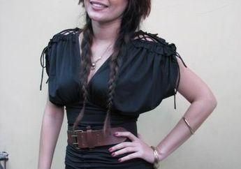 Dewi Sandra Gagal Rayakan Ultah Dengan Suami