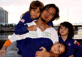 Dhani Antar Anak-anak Sunat