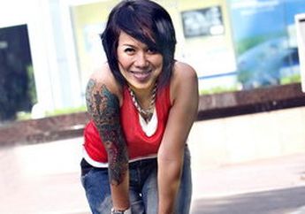 TJ, Dari Kapal Pesiar, Kafe, Lalu "Nyinden"