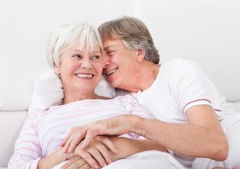 Saran Posisi Bercinta untuk Perempuan Usia 40 Tahun Ke Atas