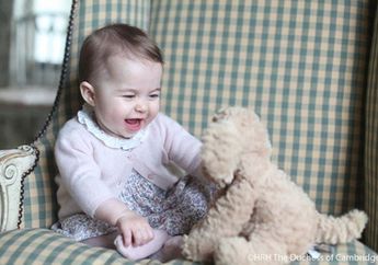 Kate Middleton dan Pangeran William Pamer Foto Terbaru Putri Charlotte