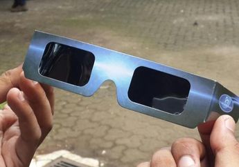 Di Tempat Ini Tersedia Kacamata Gerhana Gratis