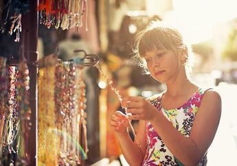 Tips Cermat Berbelanja Oleh-oleh Saat Traveling
