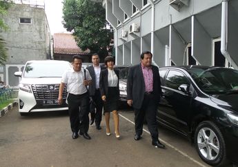 Hadiri Sidang Cerai Perdana, Wajah Jupe Muram, Kenapa?