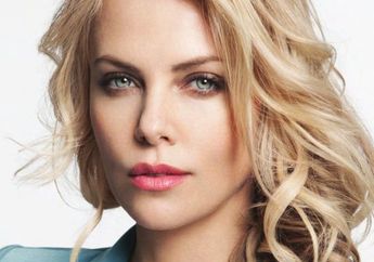 Charlize Theron Sering Tak Dapat Kerjaan Karena Dianggap Cantik
