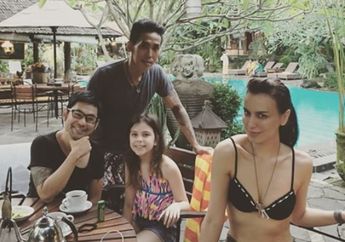 Seksi dengan Bikini, Sophia Latjuba Timbulkan Pro dan Kontra