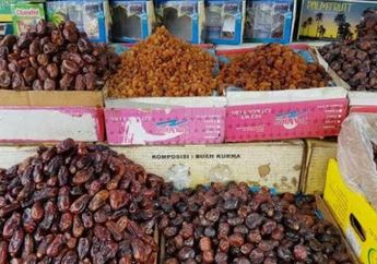 Memilih Kurma di Pasar Tanah Abang