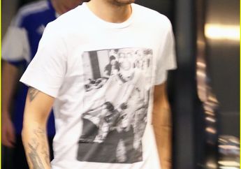 Louis Tomlinson One Direction Galang Dana Untuk Penggemar Ciliknya