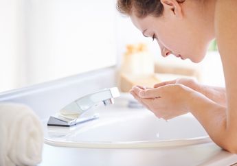 4 Langkah Sederhana Mencuci Wajah yang Benar
