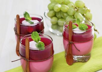 Manisnya Sajian Puding Anggur Saus Yoghurt