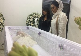 Krisdayanti dan Ayu Azhari Berikan Salam Terakhir untuk Yana Zein