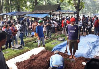 Iringi Kepegian Jupe, Warga Padati TPU Pondok Ranggon