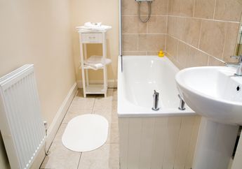 Ibu-ibu Tak Perlu Repot, Ini 5 Cara Bersihkan Kamar Mandi Tanpa Ribet