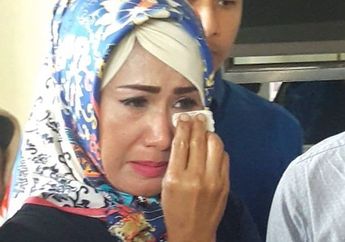 Resmi Bercerai dari Donny Kesuma, Begini Reaksi Yuni Indriyati Saat Keluar dari Ruang Sidang