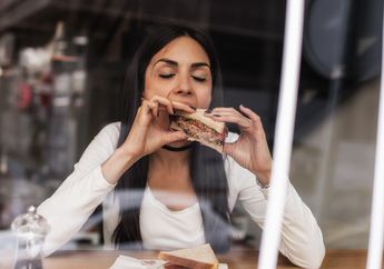 Tenang, Kita Tetap Bisa Ngemil Tanpa Khawatir Berat Badan Naik Asal dengan Cara Ini