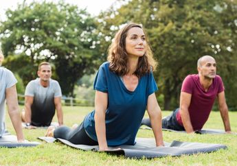 Benarkah Yoga Ampuh Redakan Penyakit Kronis Pencernaan? Simak Penjelasannya