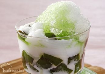Makan Siang Ditutup dengan si Segar Es Cincau Pandan Ini, Yuk!