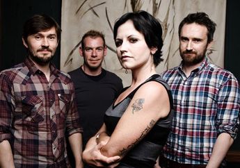 Menjadi Inspirasi Beberapa Artis, Begini Potret Penampilan Dolores O'Riordan Semasa Hidupnya, Nyentrik!