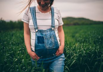 Boleh Saja Pakai Celana Denim Saat Hamil Asal Perhatikan Hal Ini