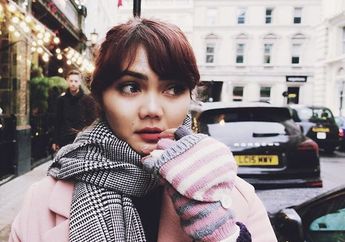 Terlihat Muda dan Stylist, Begini Rupanya Penampilan Rina Nose Pasca Melepas Hijab