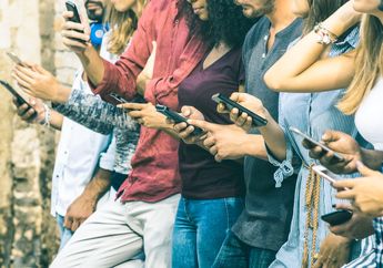 Kecanduan Gadget Ternyata Berbahaya, Begini Cara Mudah Mengatasinya!
