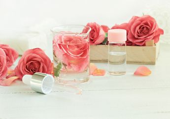 Selain untuk Campuran Masker Bubuk, Ternyata Air Mawar Juga Punya Manfaat Lain Bagi Kecantikan