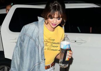 Isyaratkan Suasana Hati, Tulisan di Kaus Selena Gomez Sukses Menyita Perhatian Publik
