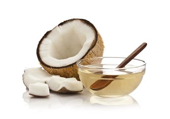 Agar Lebih Alami, Yuk Gunakan Minyak Kelapa untuk Merawat Kecantikan Kulit