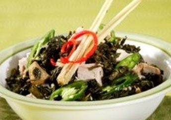 DAUN SINGKONG TUMIS IKAN TUNA
